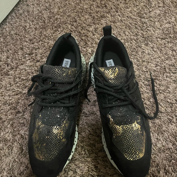 Steve Madden sneakers - Picture 2 of 4